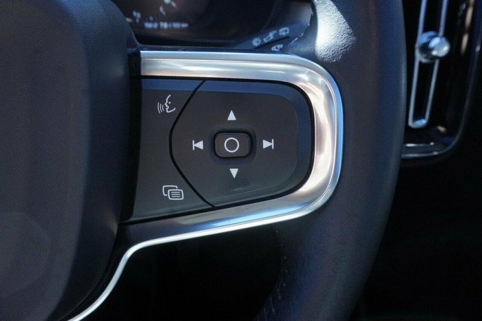 2020 Volvo XC40 T4 Momentum