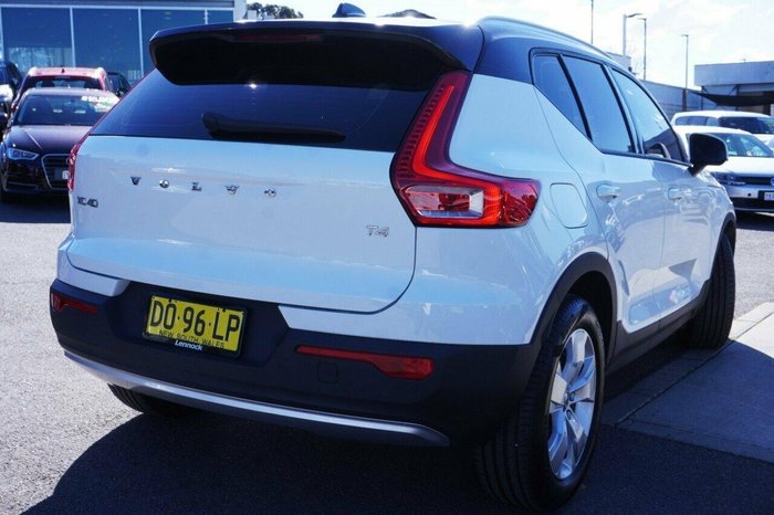 2020 Volvo XC40 T4 Momentum