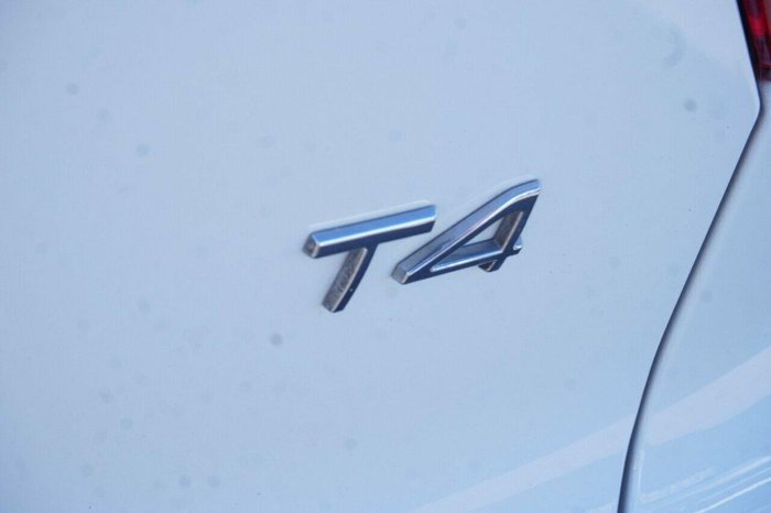 2020 Volvo XC40 T4 Momentum