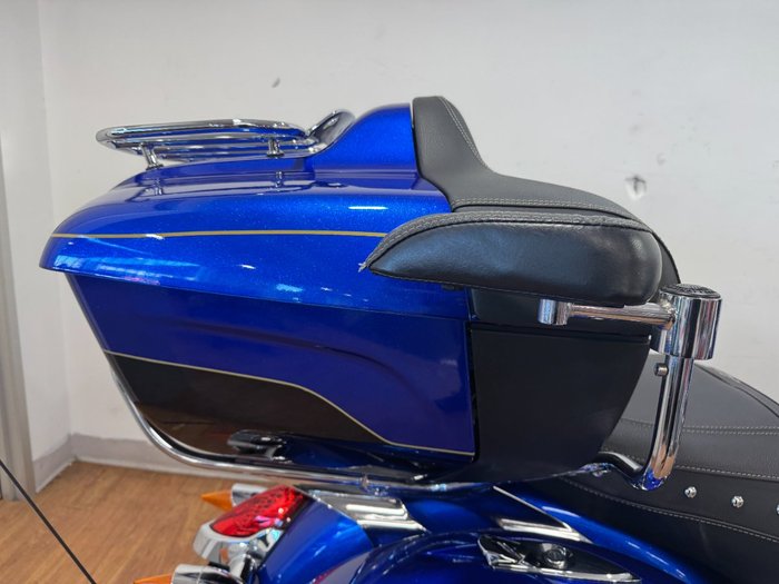 2018 Indian ROADMASTER ELITE Cobalt Candy/Black24k Gold Tri