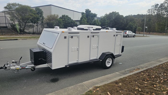2025 Mcneill 6 Berth Dog Trailer