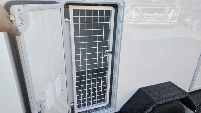 2025 Mcneill 6 Berth Dog Trailer