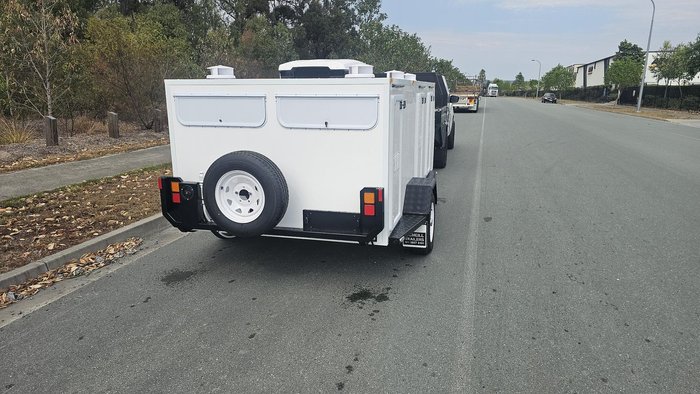 2025 Mcneill 6 Berth Dog Trailer