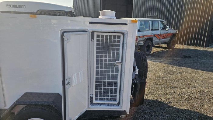 2025 Mcneill 6 Berth Dog Trailer