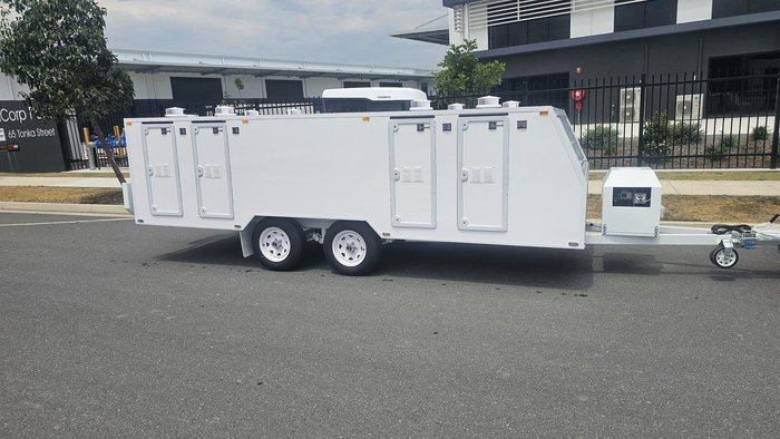 2025 McNeill 8 Berth Dog Trailer