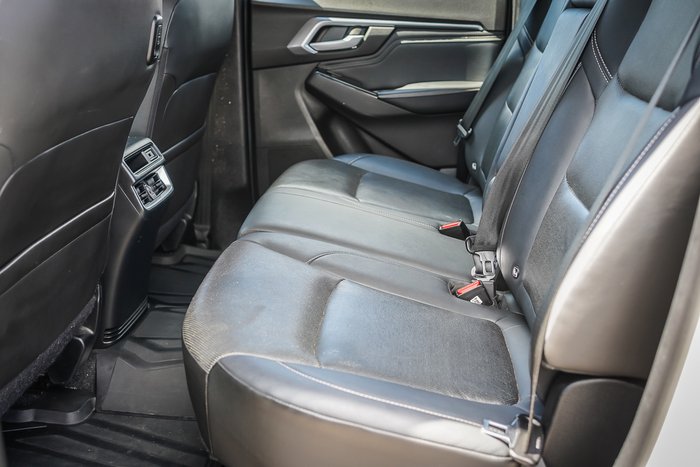 2022 Isuzu D-MAX LS-M