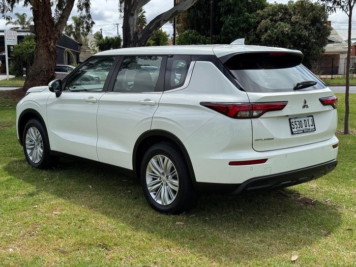 2022 Mitsubishi Outlander ES