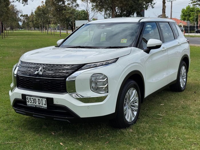 2022 Mitsubishi Outlander ES