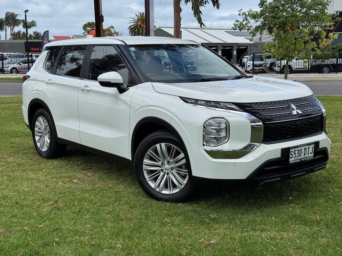 2022 Mitsubishi Outlander ES