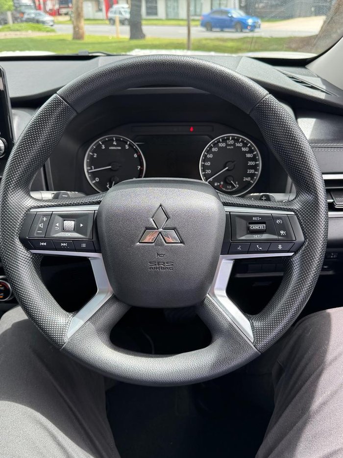 2022 Mitsubishi Outlander ES