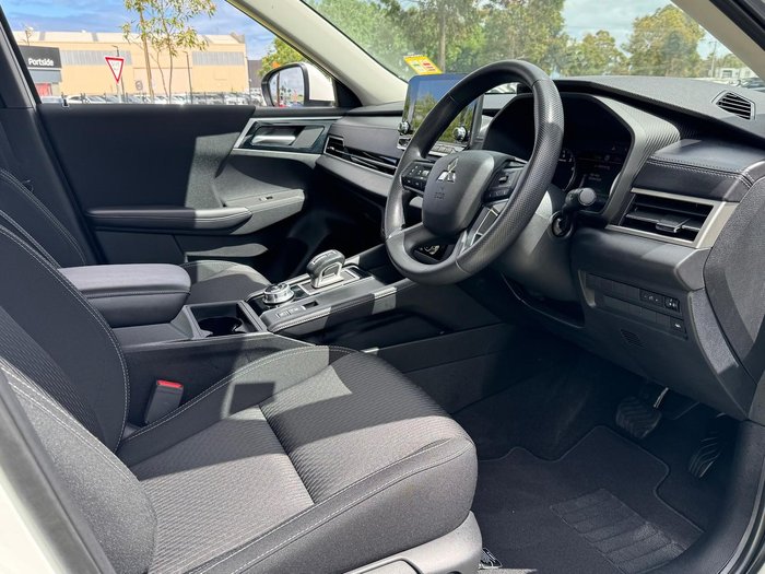 2022 Mitsubishi Outlander ES