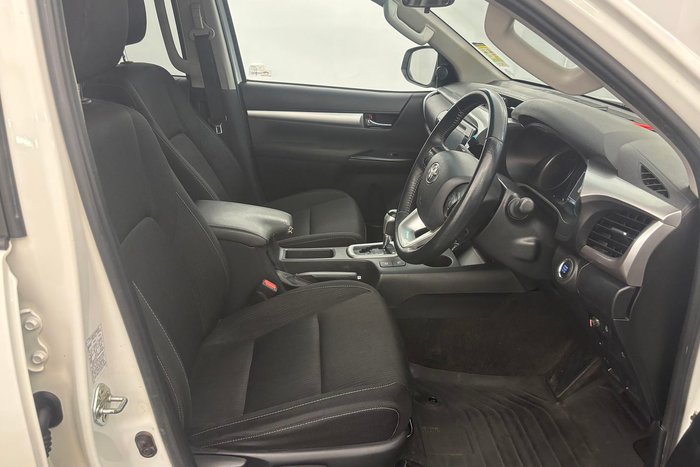 2020 Toyota Hilux SR5