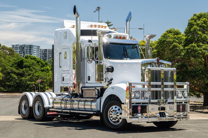2025 Kenworth T909