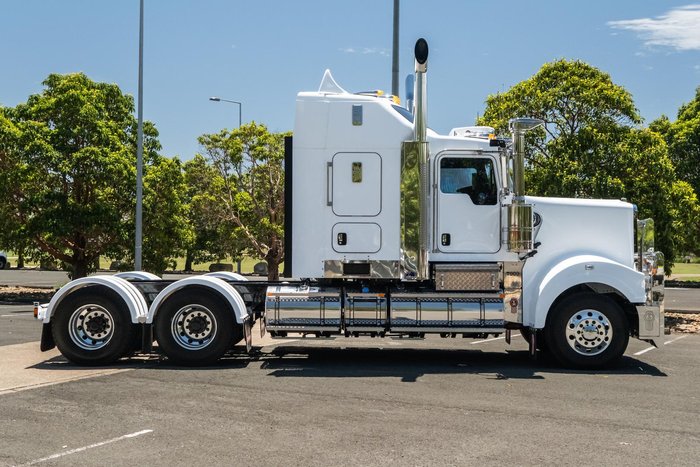2025 Kenworth T909