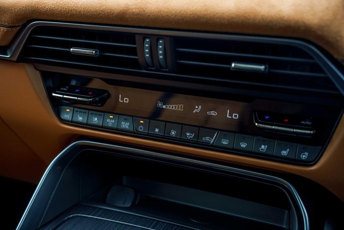 2024 Mazda CX-80 P50e Azami