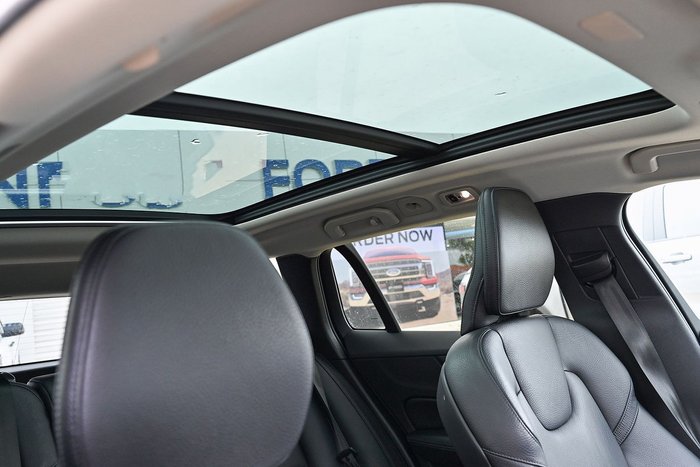 2019 Volvo V60 T5 Momentum