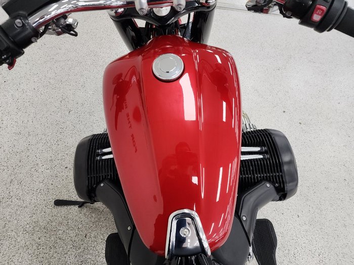 2022 BMW Motorrad R 18 Red