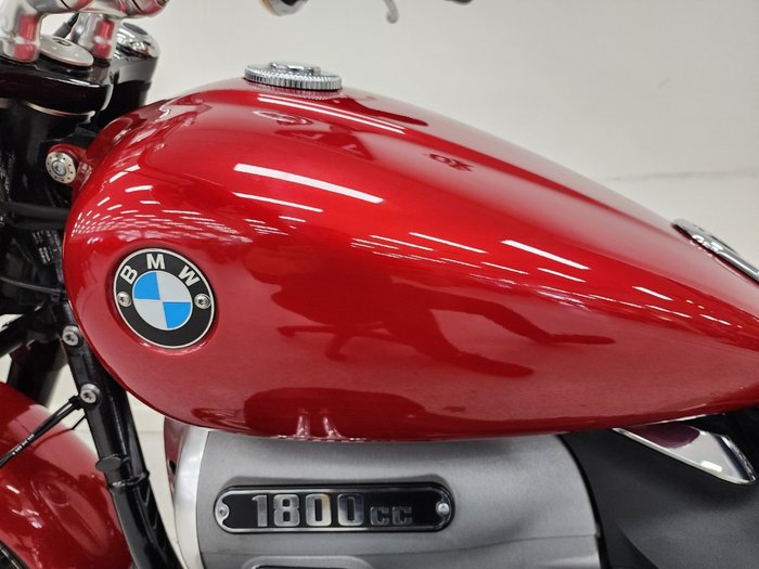 2022 BMW Motorrad R 18 Red