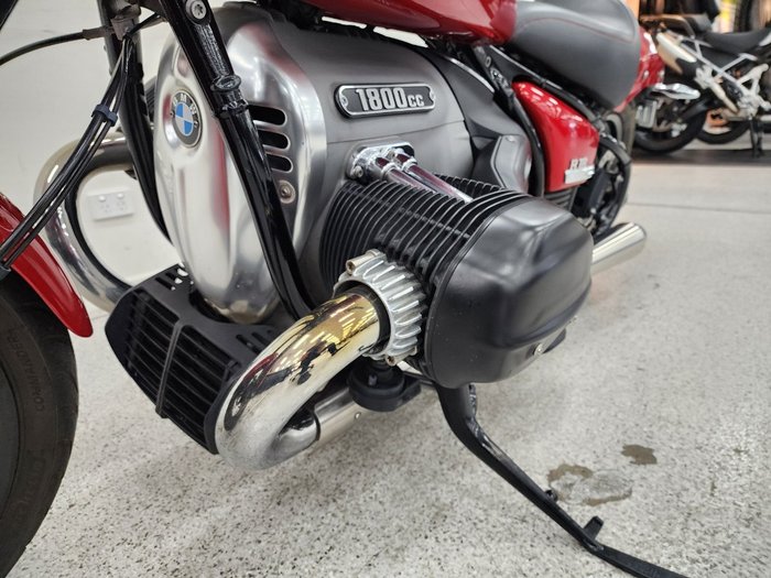 2022 BMW Motorrad R 18 Red