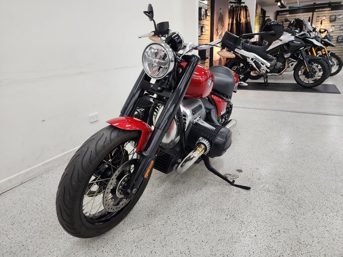 2022 BMW Motorrad R 18 Red
