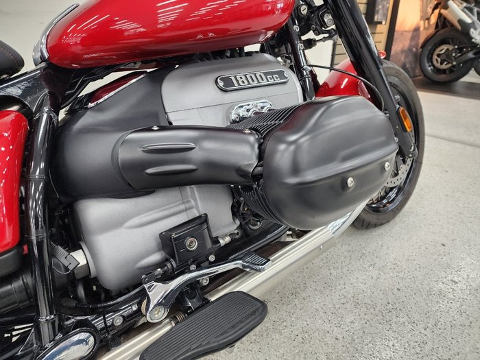 2022 BMW Motorrad R 18 Red