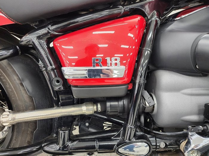 2022 BMW Motorrad R 18 Red