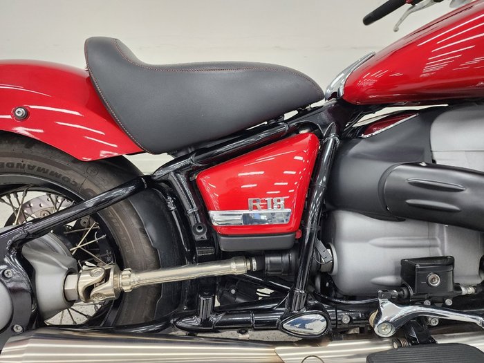 2022 BMW Motorrad R 18 Red