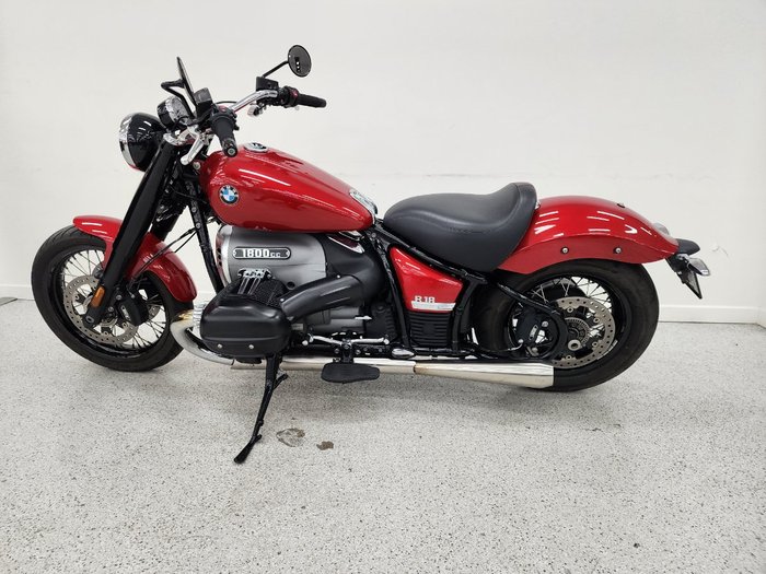 2022 BMW Motorrad R 18 Red