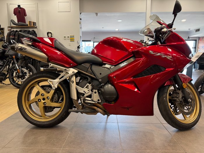 Honda 2011 HONDA 800CC VFR8009US1 RED