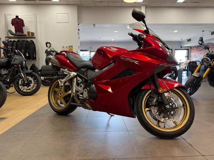 Honda 2011 HONDA 800CC VFR8009US1 RED