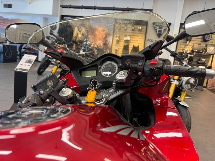 Honda 2011 HONDA 800CC VFR8009US1 RED