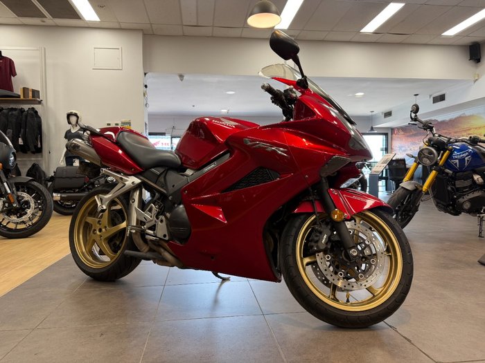 Honda 2011 HONDA 800CC VFR8009US1 RED