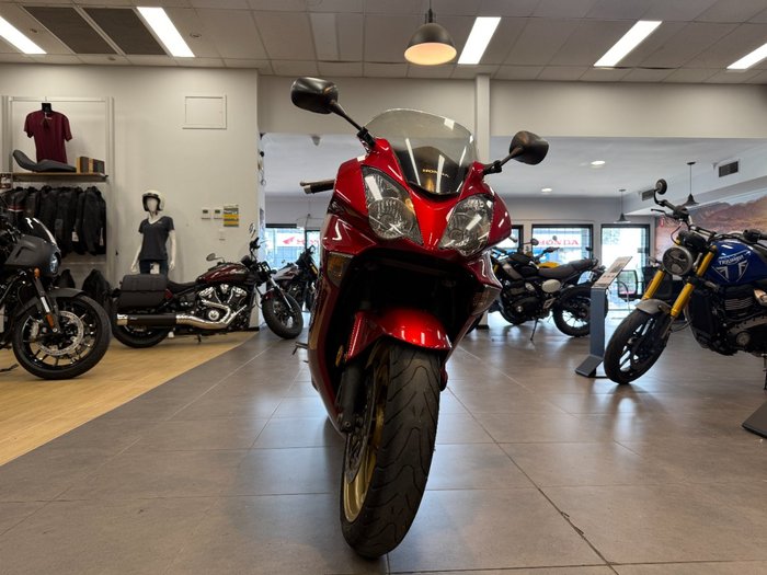 Honda 2011 HONDA 800CC VFR8009US1 RED