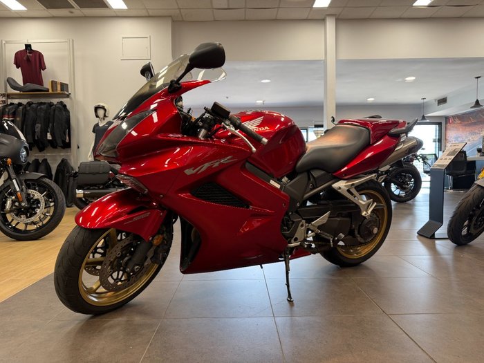 Honda 2011 HONDA 800CC VFR8009US1 RED