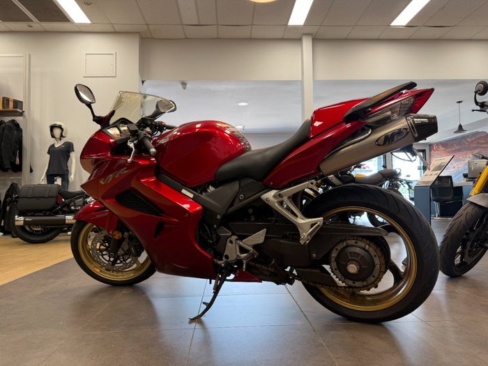 Honda 2011 HONDA 800CC VFR8009US1 RED