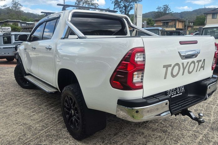 2021 Toyota Hilux SR5
