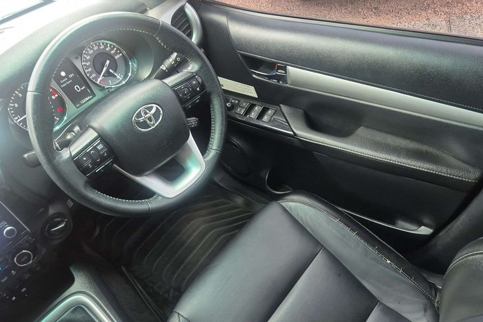 2021 Toyota Hilux SR5