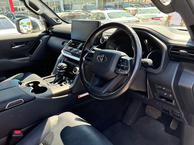 2022 Toyota LANDCRUISER LC300 3.3L V6 DSL Sahara 7 Seats 5E55190 001