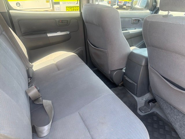 2012 Toyota Hilux HILUX 4x4 3.0L T/D D/C M/T SR5 1R61250 001