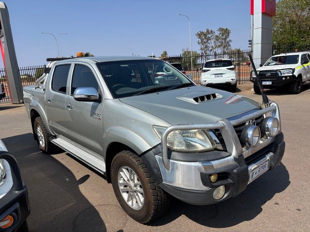 2011 Toyota Hilux HILUX 4x4 3.0L T/D D/C M/T SR5 1R61250 001 Sterling Silver