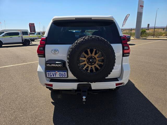 2019 Toyota Prado DSL WGN AT GX Glacier White