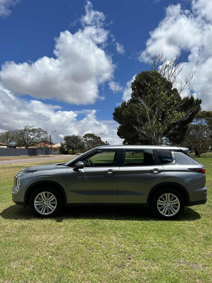 2022 Mitsubishi Outlander ES