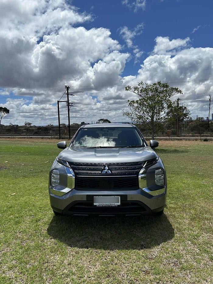 2022 Mitsubishi Outlander ES