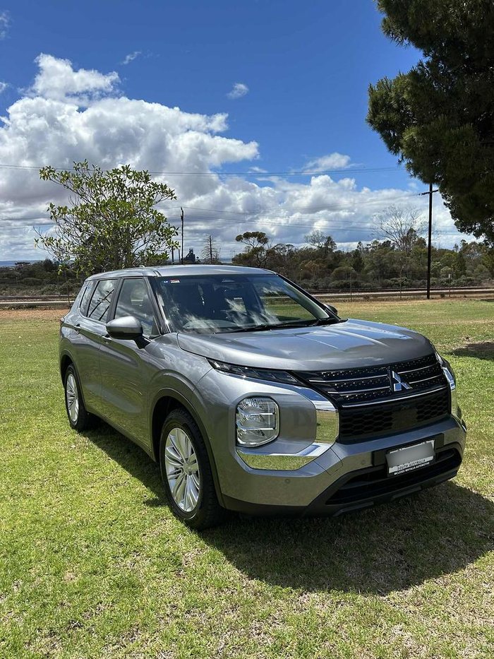 2022 Mitsubishi Outlander ES