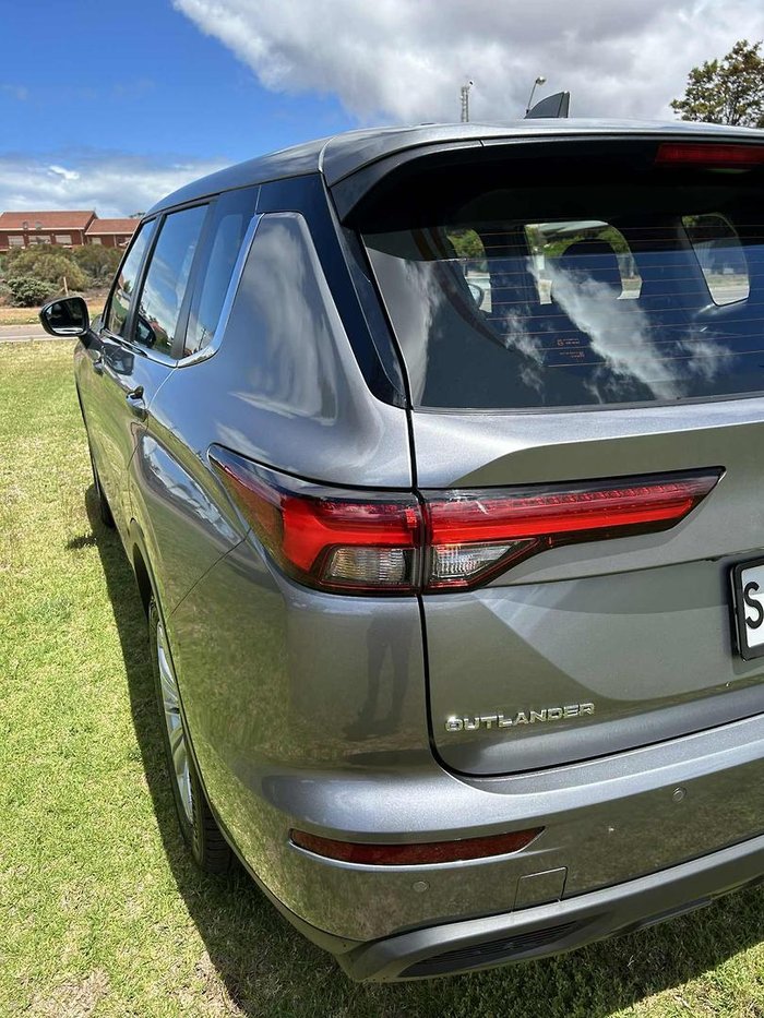 2022 Mitsubishi Outlander ES