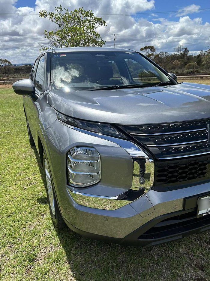 2022 Mitsubishi Outlander ES