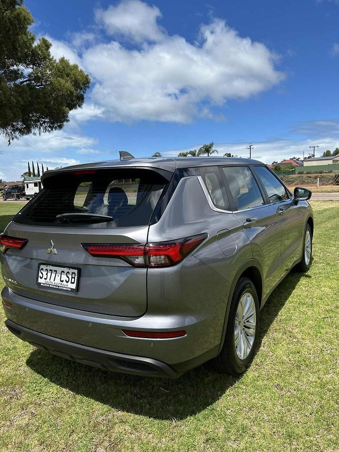 2022 Mitsubishi Outlander ES