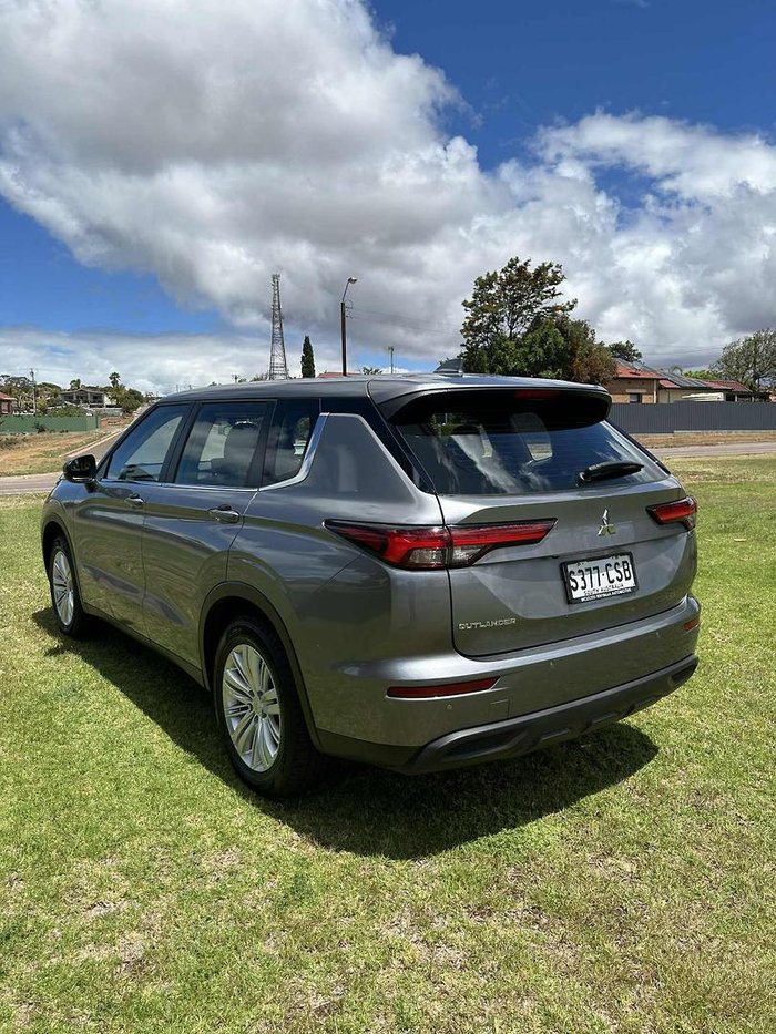 2022 Mitsubishi Outlander ES