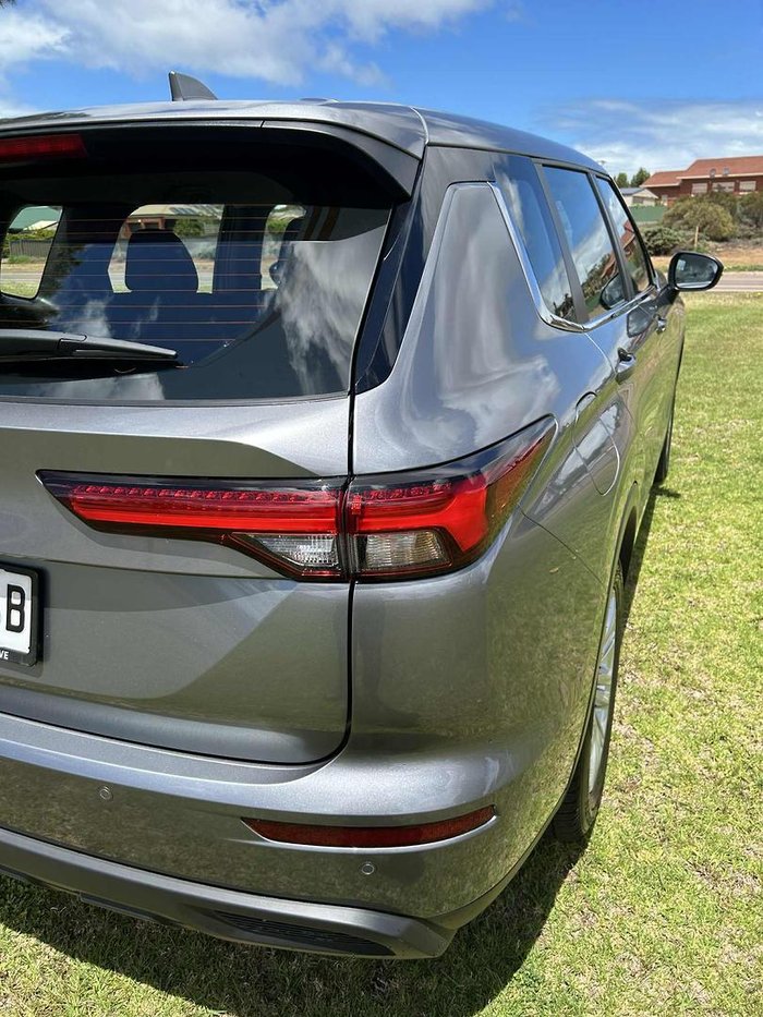 2022 Mitsubishi Outlander ES