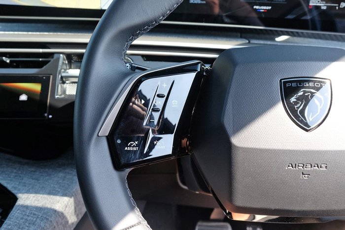 2025 Peugeot 3008 Allure Hybrid